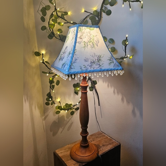 Laura Ashley 2003 Wood Lamp Crystal Drops Floral Shade Lavendar Violet The Fabri - Picture 4 of 9